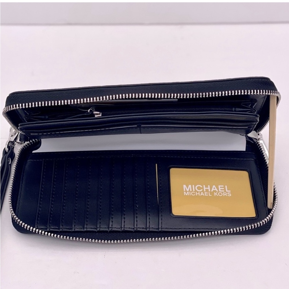 Michael Kors Jet Set Travel Large Signature
Logo and Metallic Continental Wallet - Picture 8 of 11